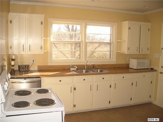 2nd image of 523 Martha Ave