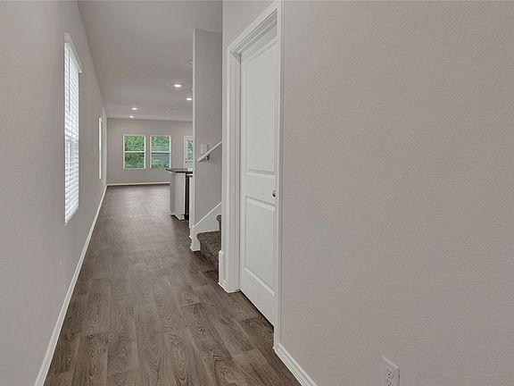 4th image of 215 Langston Dr