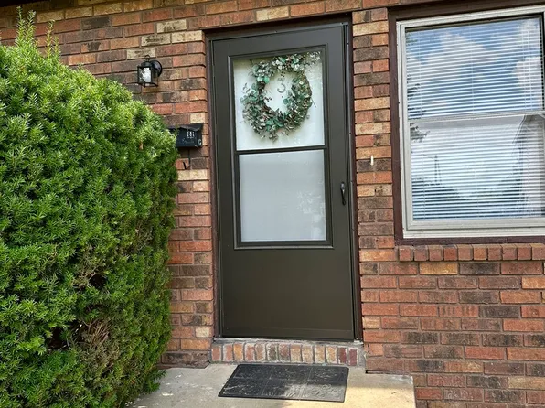 706 Golfcrest Rd N APT 3, Normal, IL 61761