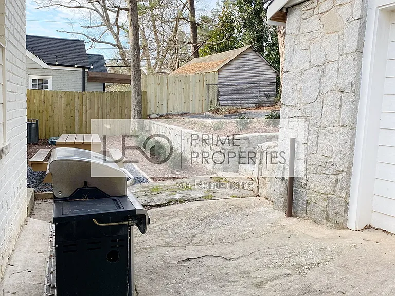 1927 S Gordon St SW — Photo 30