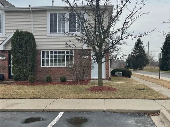 29702 Amy Ln, Chesterfield, MI 48047