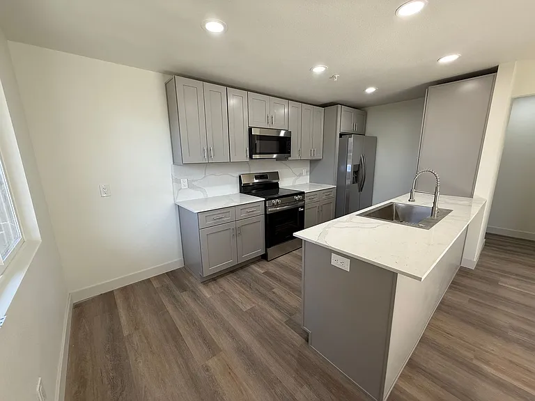1565 Carlin St — Photo 2