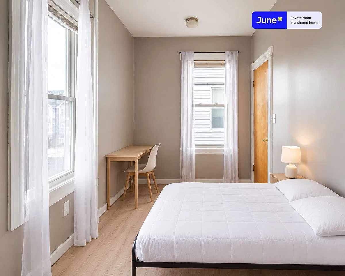 Full bedroom in 5 bed/1 bath home in Somerville #1702 E — Photo 1