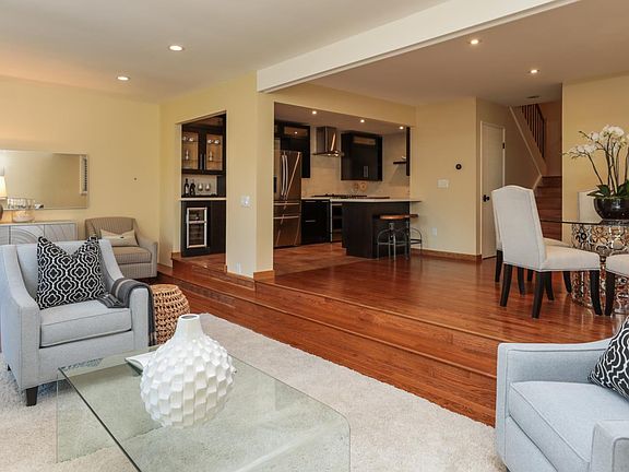 3rd image of 710 Sand Hill Cir
