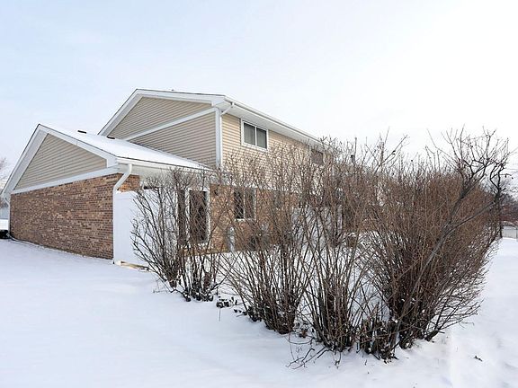 3rd image of 101 E Beech Dr