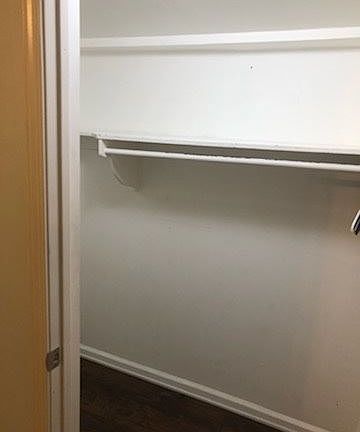 4th image of 633 Dewey St