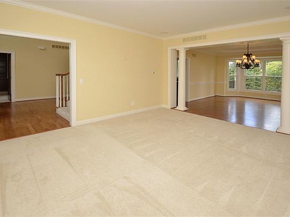 4th image of 6686 Heritage Woods Dr