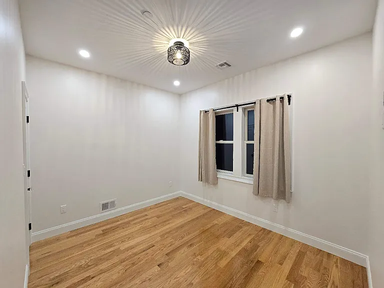 38 Markham Pl #1 — Photo 12