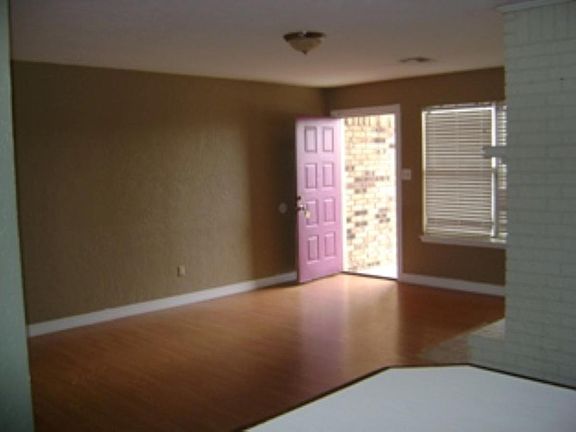 5th image of 329 NE Skyline Cir