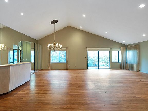 2nd image of 64 Canary Cres