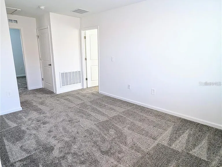565 Reggie Rd — Photo 9