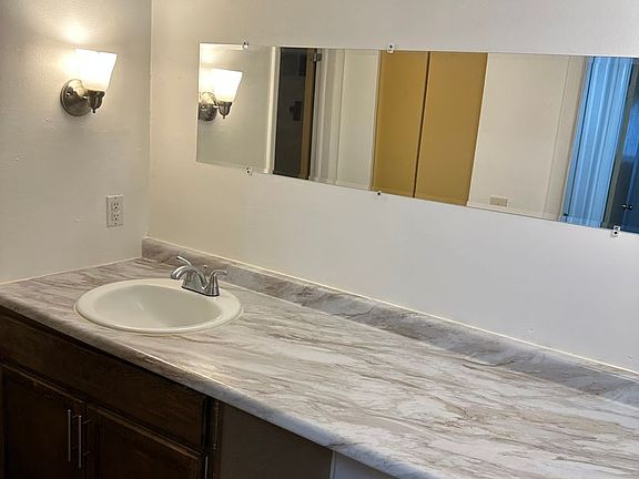 3rd image of 101 Lemans Dr APT 1