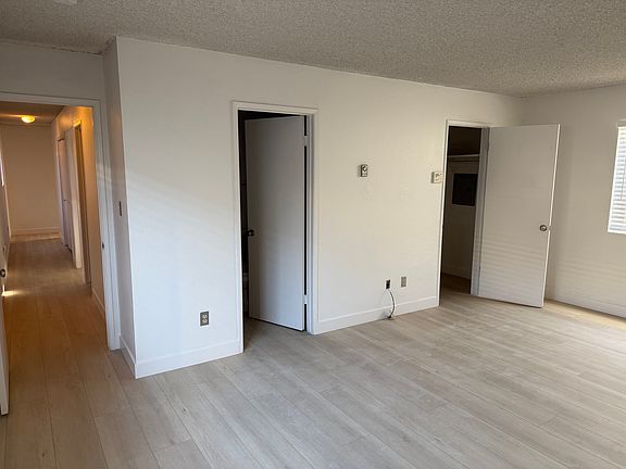 3rd image of 1318 Hornblend St