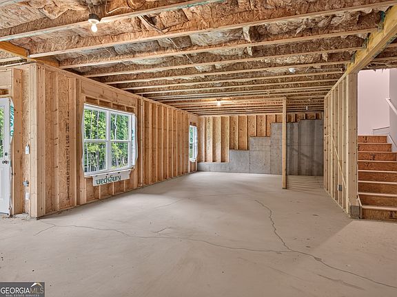 5th image of 479 Principal Meridian Dr