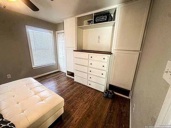 4th image of 216 Redbud