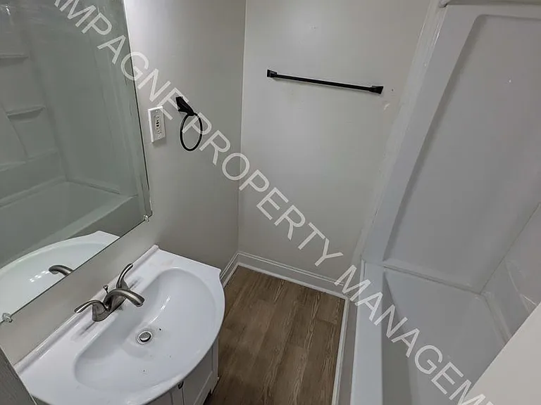 4026 Agnes Ave — Photo 9