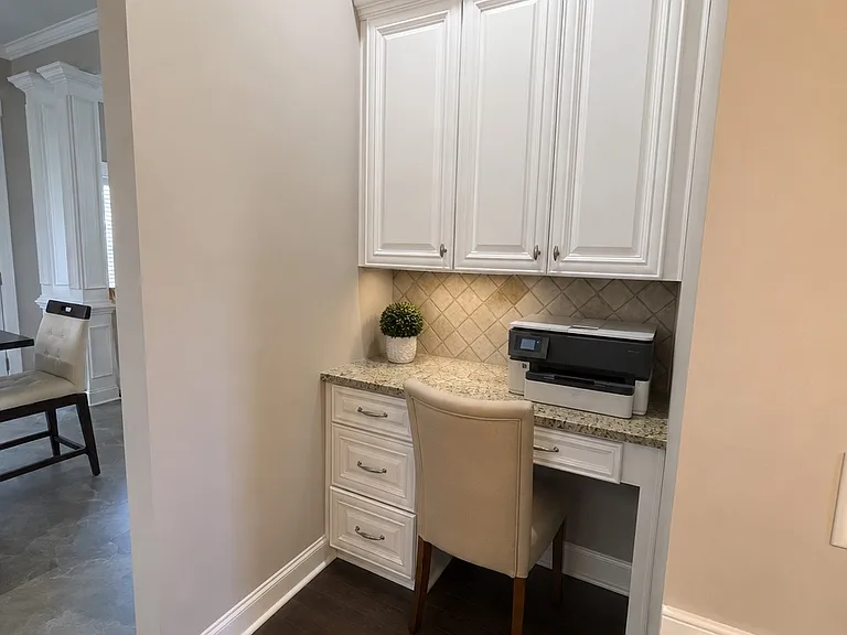 300 Melison Dr — Photo 9