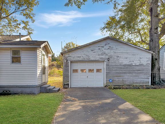 3rd image of 2207 Margaret Dr
