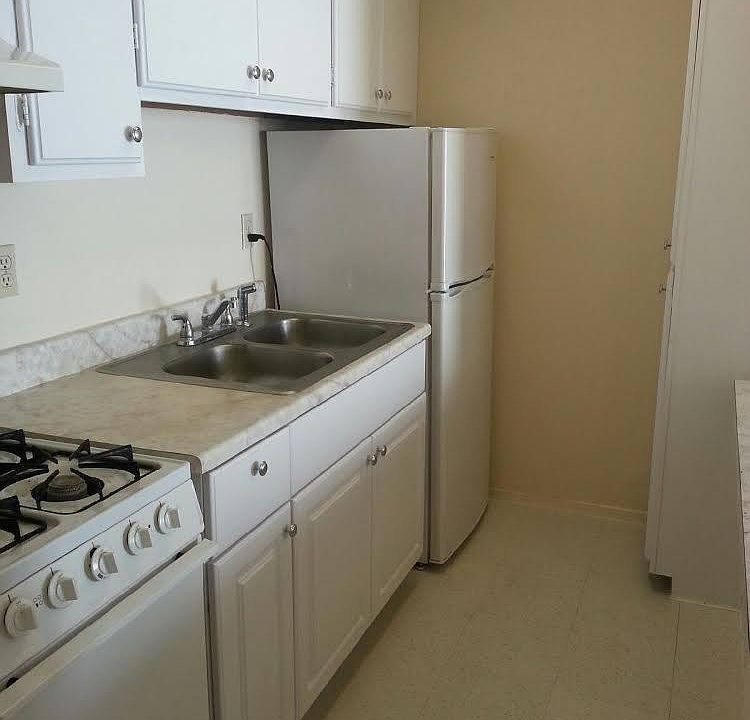 2nd image of 516 Columbia Dr SE