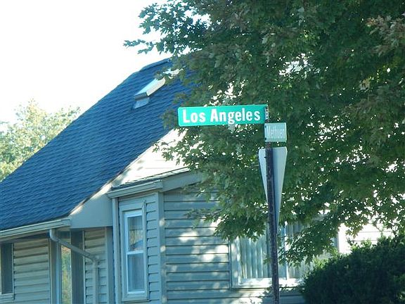 5th image of 2071 Los Angeles Ave