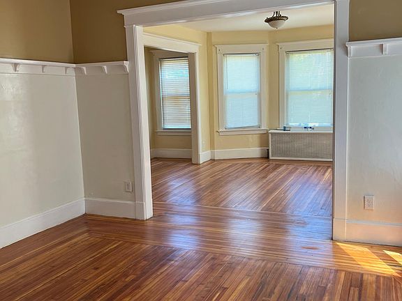 5th image of 882 Elm St Unit 1