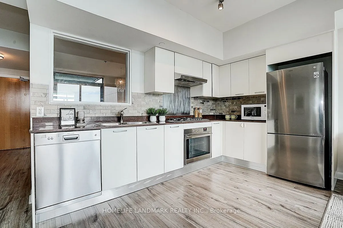 375 King St W — Photo 4