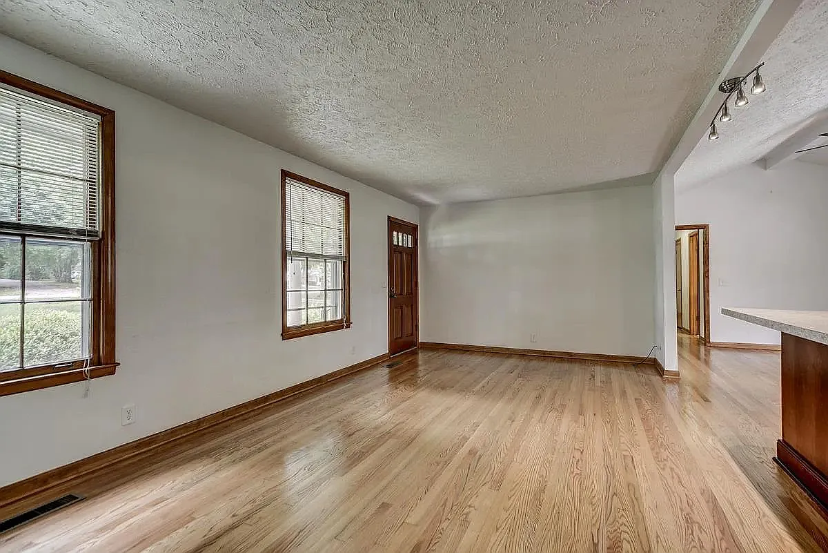 3 bed, 2.0 bath, 1750 sqft, $2,295 — Photo 4