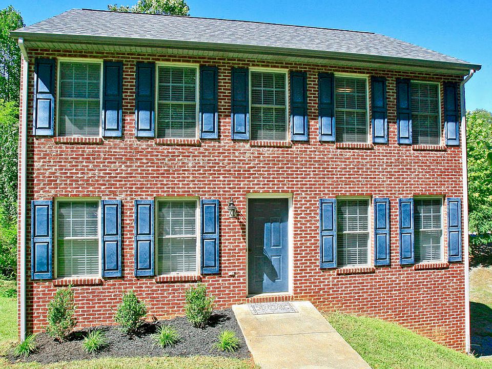 1st image of 310 Club House Dr