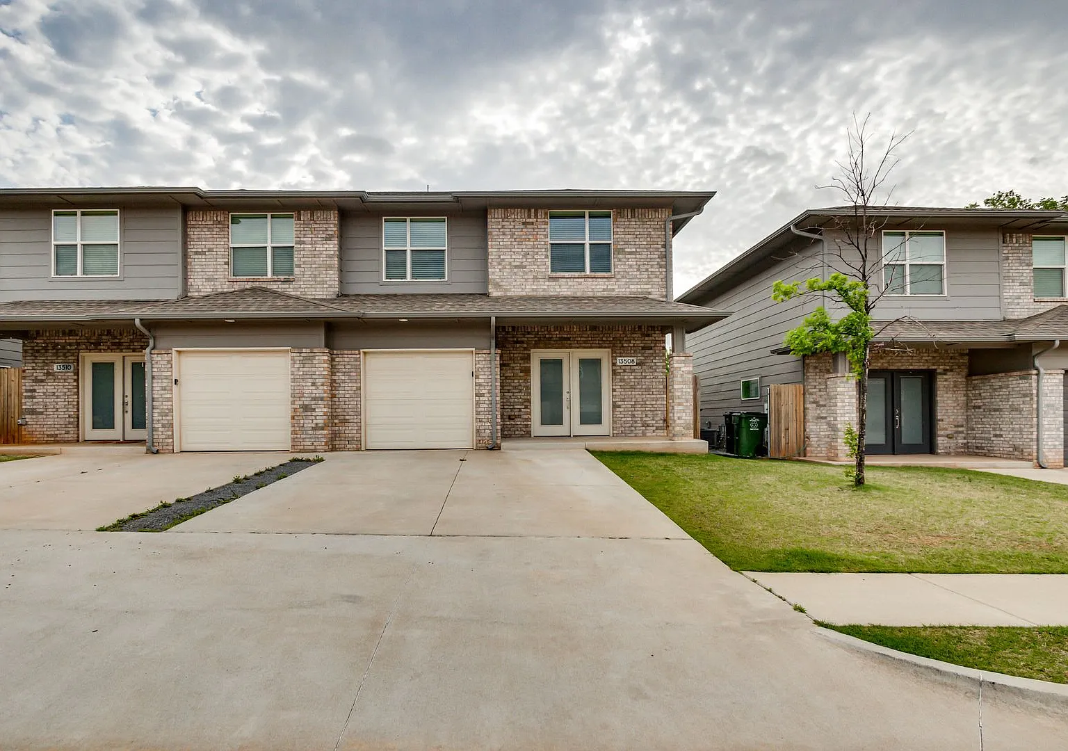 Large 3 Bed 2.5 Bath Duplex Includes Office Space (See Contact Info Below) — Photo 1