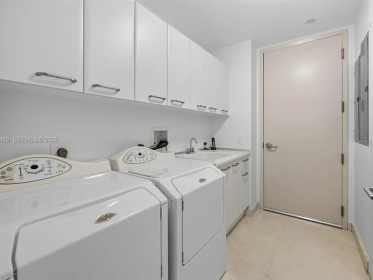 7141 Fisher Island Dr #7141 — Photo 35