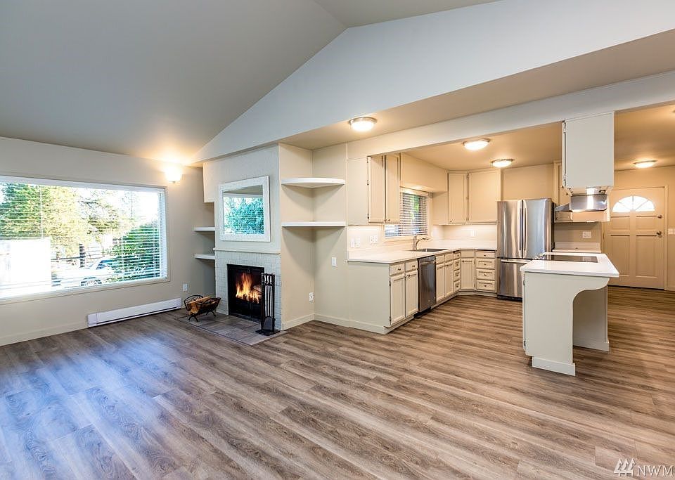 1st image of 105 Marguerite Pl N