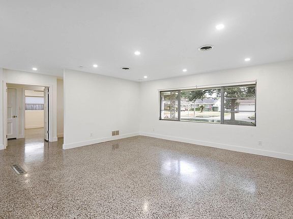 5th image of 673 Brechin Dr