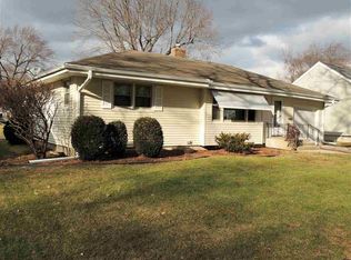 335 S Oak Knolls Ave, Rockford, IL 61108