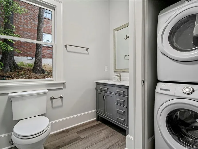 940 Saint Charles Ave NE #C — Photo 11