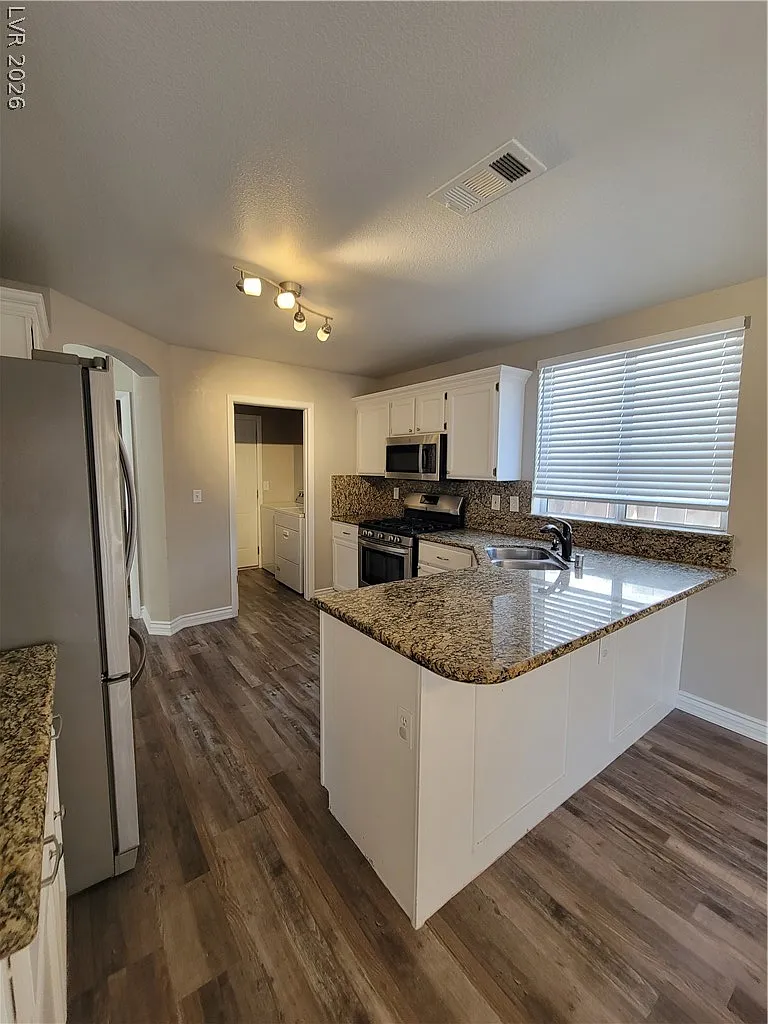 3 bed, 2.5 bath, 1522 sqft, $2,095 — Photo 4