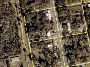 104 E 7th St, Woodbine, GA 31569