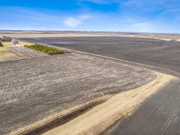 16852 Hanggi Dr, Harwood, ND 58042