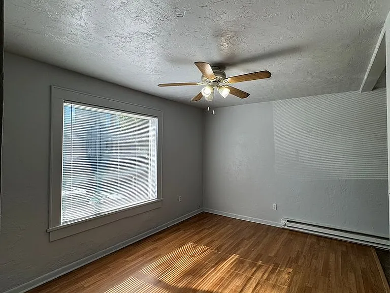 417 Lyon St SE — Photo 8