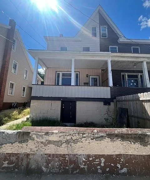126 E High St — Photo 1