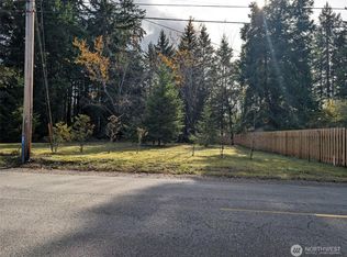 2 SE Salmonberry Rd, Pt Orchard, WA 98366