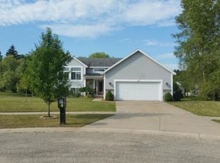 860 Quintara Ct NE, Comstock Park, MI 49321