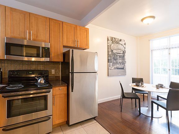 3rd image of 647 Stockton St #200