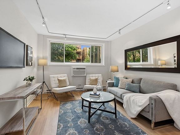 2nd image of 5854 N Kenmore Ave #1E