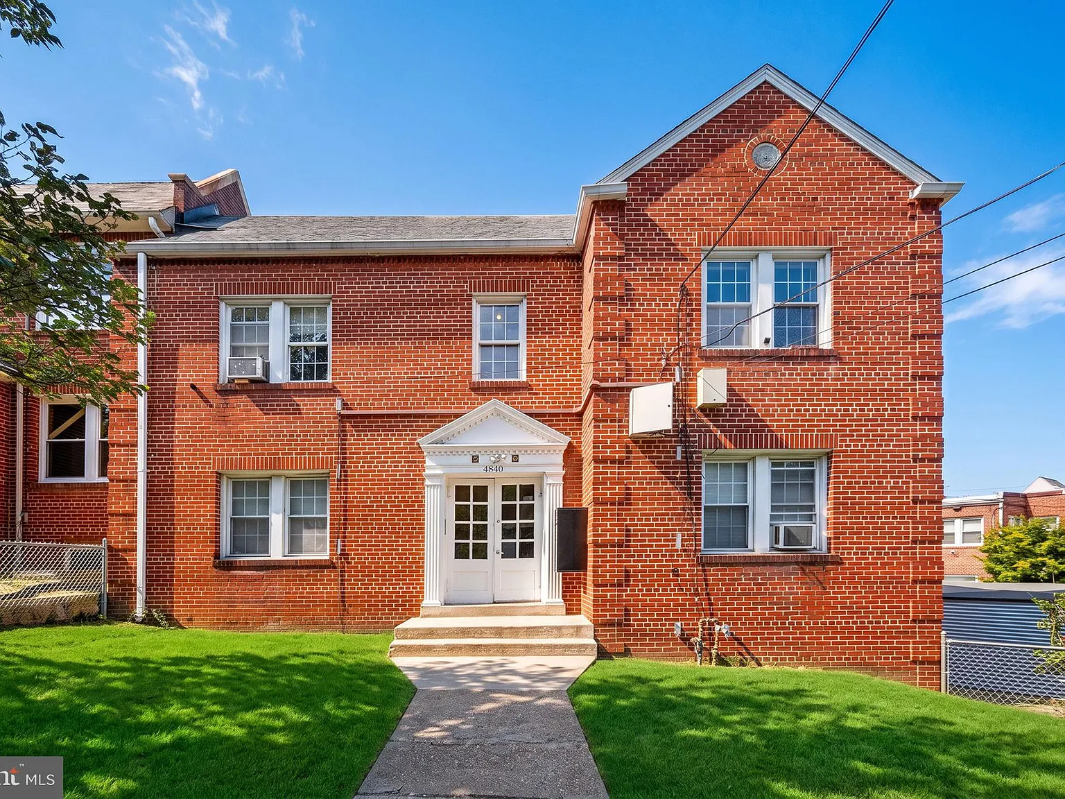 1 bed, 1.0 bath, 2468 sqft, $1,400 — Photo 1