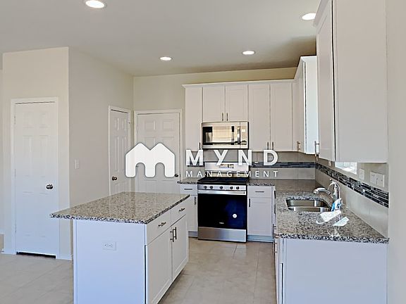 4th image of 11855 Burnett St