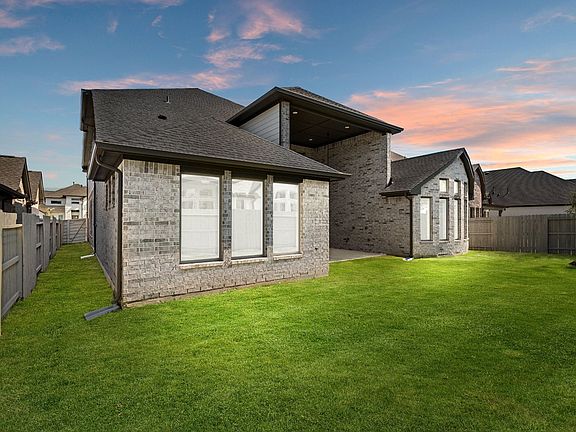 4th image of 5020 Blooming Hibiscus Ln