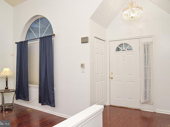 2nd image of 303 Laura Ln