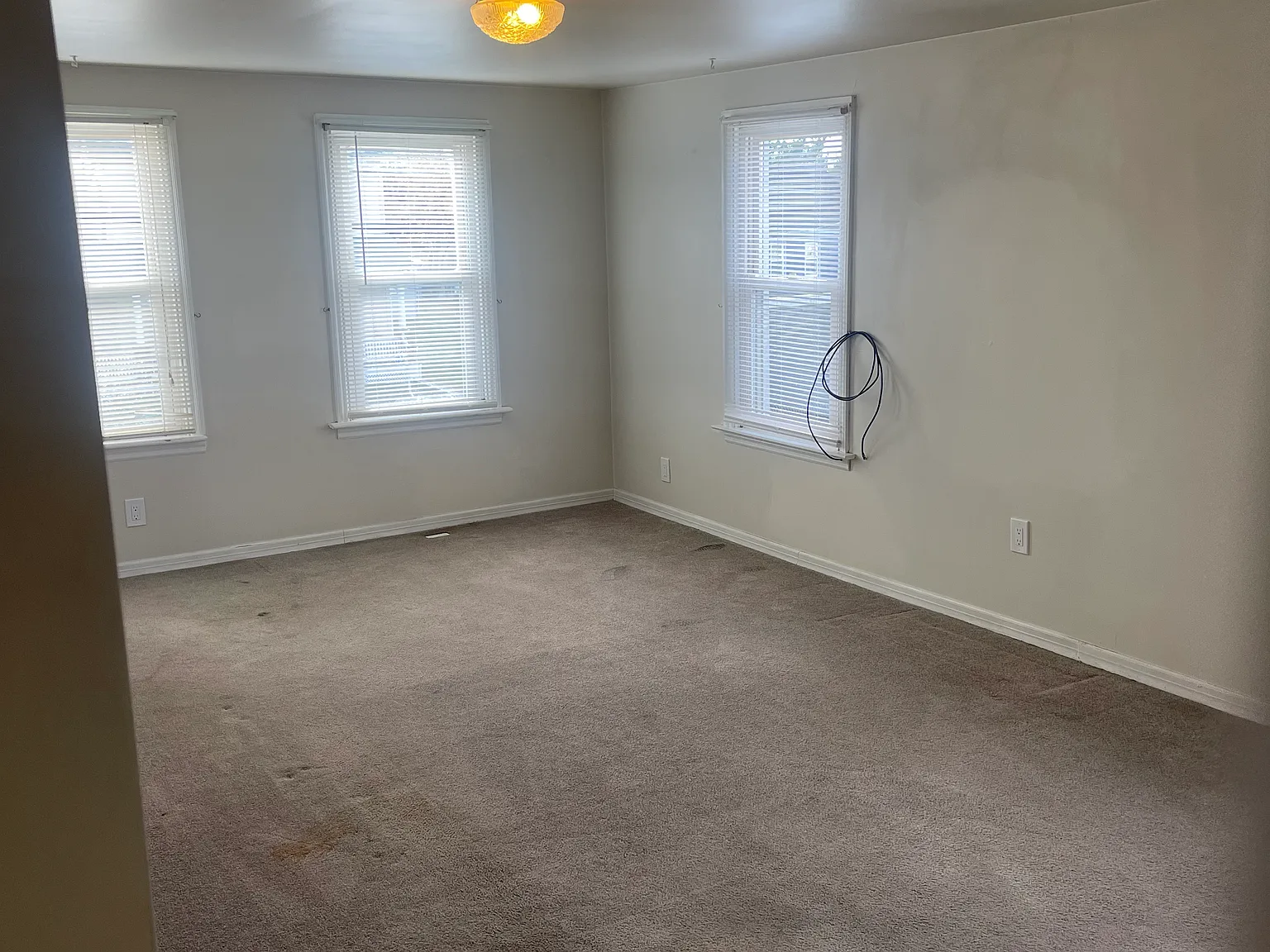 1 bed, 700 sqft, $1,000 — Photo 3