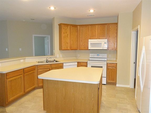 2nd image of 2506 Parkview Dr