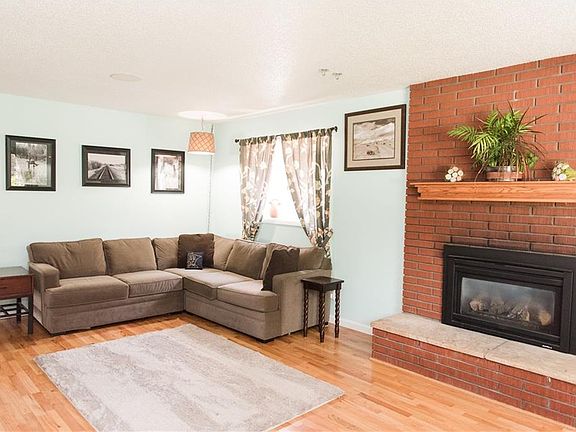 3rd image of 2735 Louise Ln